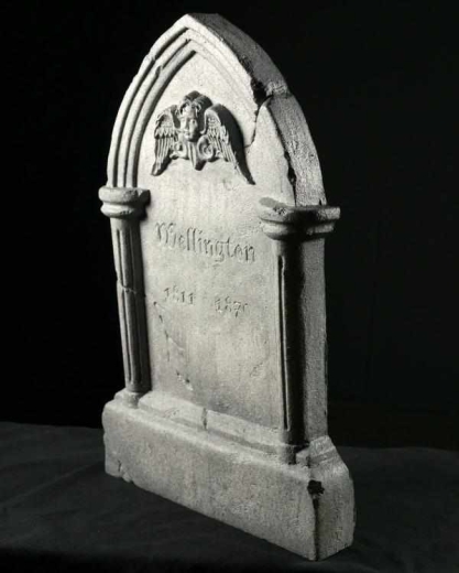 Grabstein Tipping Tombstone [101cm]